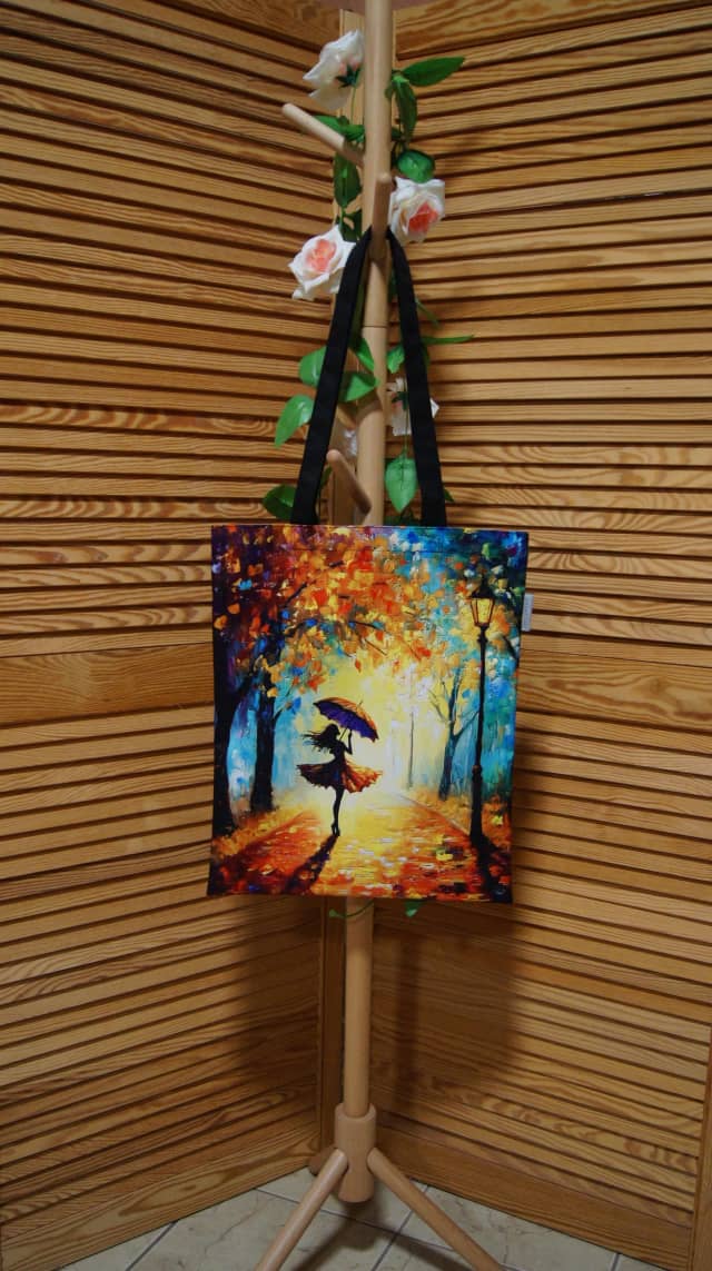 Kobieta z parasolką w lesie